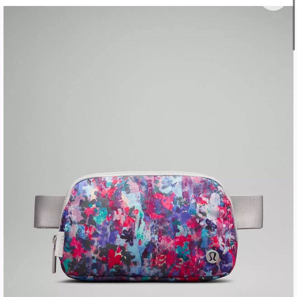 54 - Sold out instore🍋NWT- Everywhere Belt Bag 1L- flower glide multi
